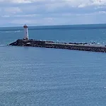 Parenthese En Bord De Mer, Vue Imprenable Sur L'infini Bleu *