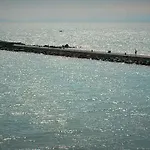 Parenthese En Bord De Mer, Vue Imprenable Sur L'infini Bleu Le Grau-dʼAgde