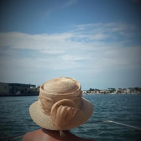 Parenthese En Bord De Mer, Vue Imprenable Sur L'infini Bleu *