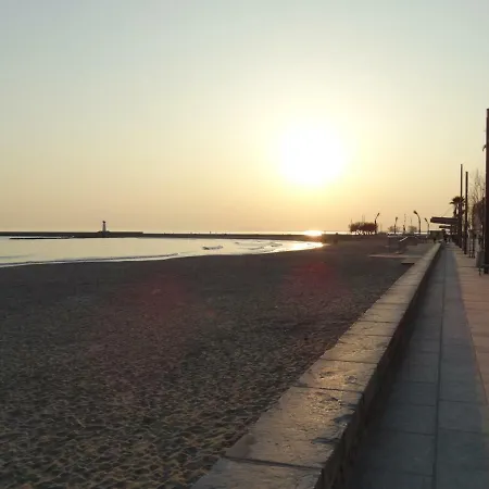 Parenthese En Bord De Mer, Vue Imprenable Sur L'infini Bleu