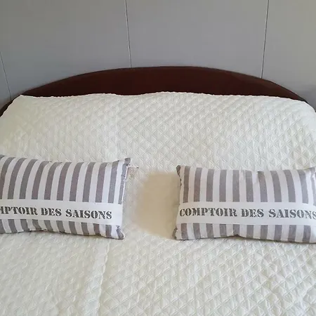 Parenthese En Bord De Mer, Vue Imprenable Sur L'infini Bleu *